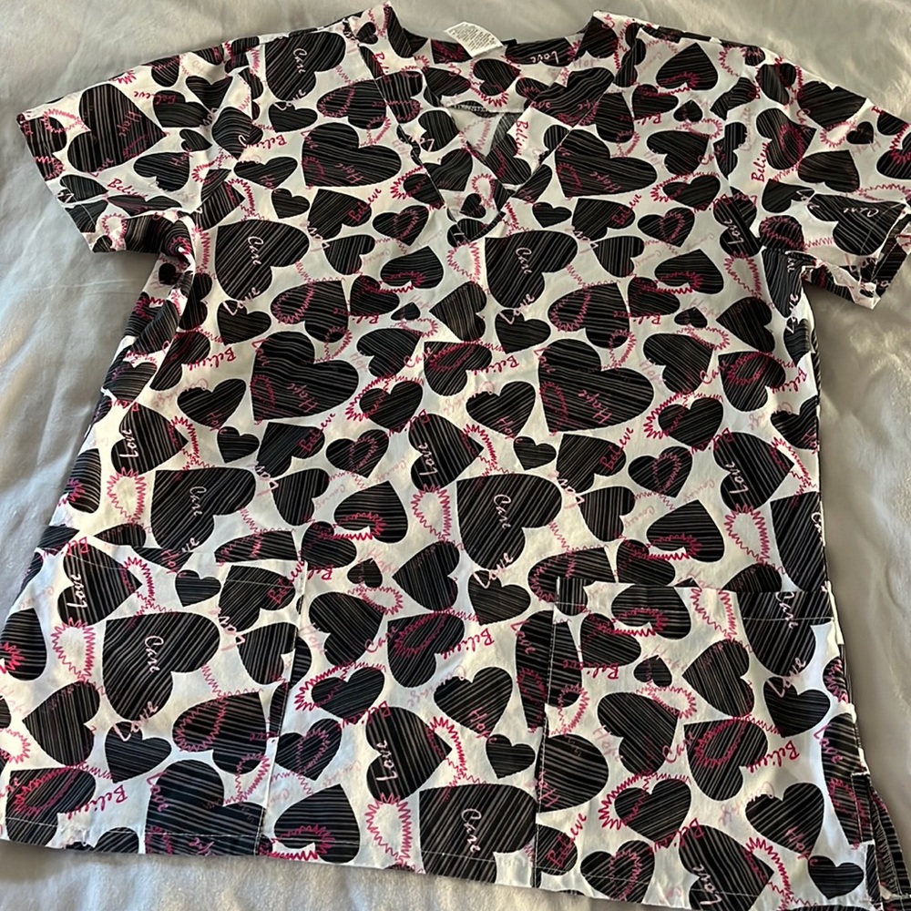 Scrub Studio top size small. White w/black hearts and pink ribbons/words of hope